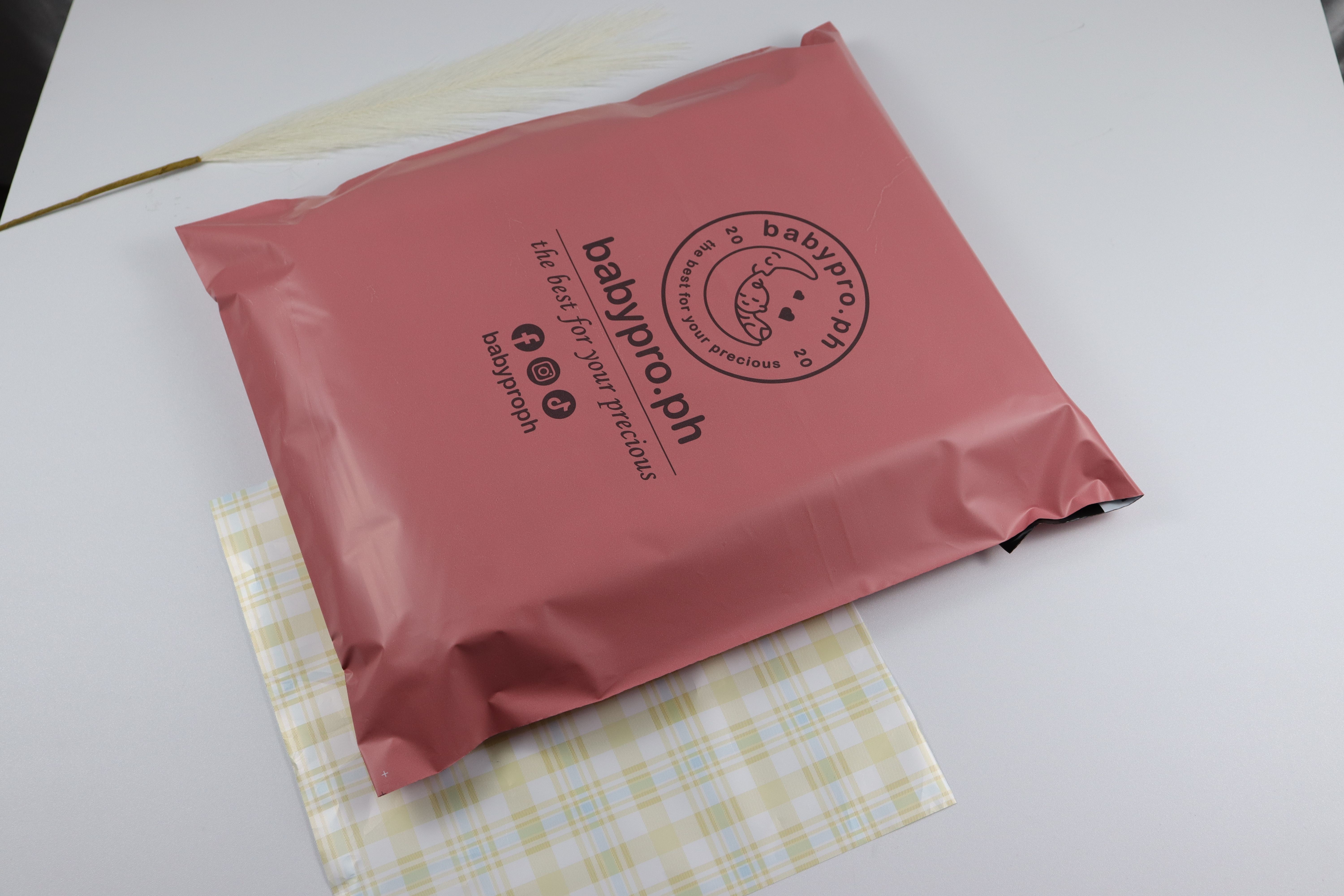 Custom Bags With Color Pattern For Secure And Eco Friendly Packaging Solutions