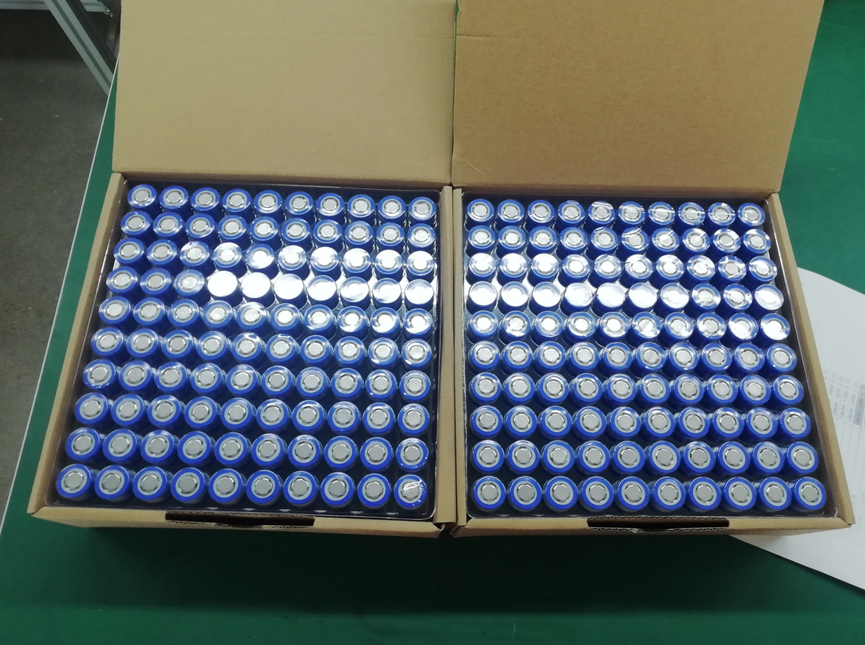 NCM 18650 Lithium Ion Battery 2500mAh 2600mAh Cylindrical Electric Vehicle Battery Cell