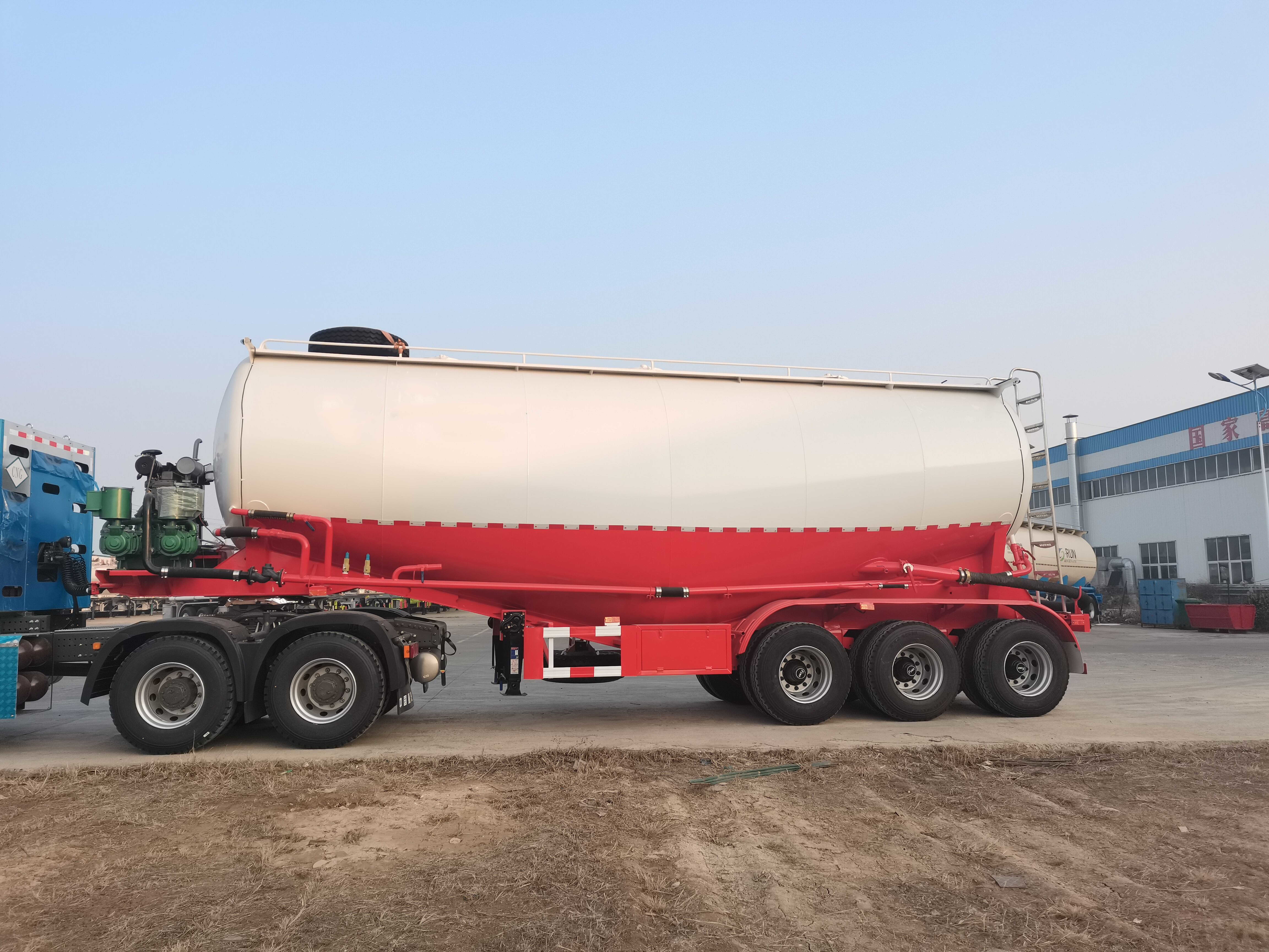 Bulk Cement Tanker Semi Trailer 10000 Gallon 40 Cbm Dry Cement Trailer