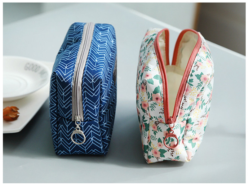 Lady'S Flower Pattern Polyester Cosmetic Makeup Bag