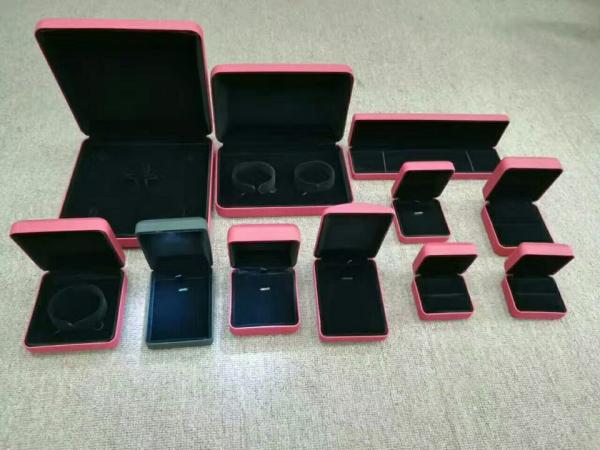 Luxury Gift Jewelry Plastic Box Exterior Leather Customized Size For Shopping