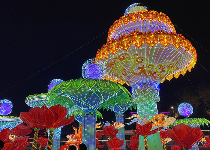 Entertainment Group Of Huge Fabric Chinese Lanterns Decorated For Outdoor Garden