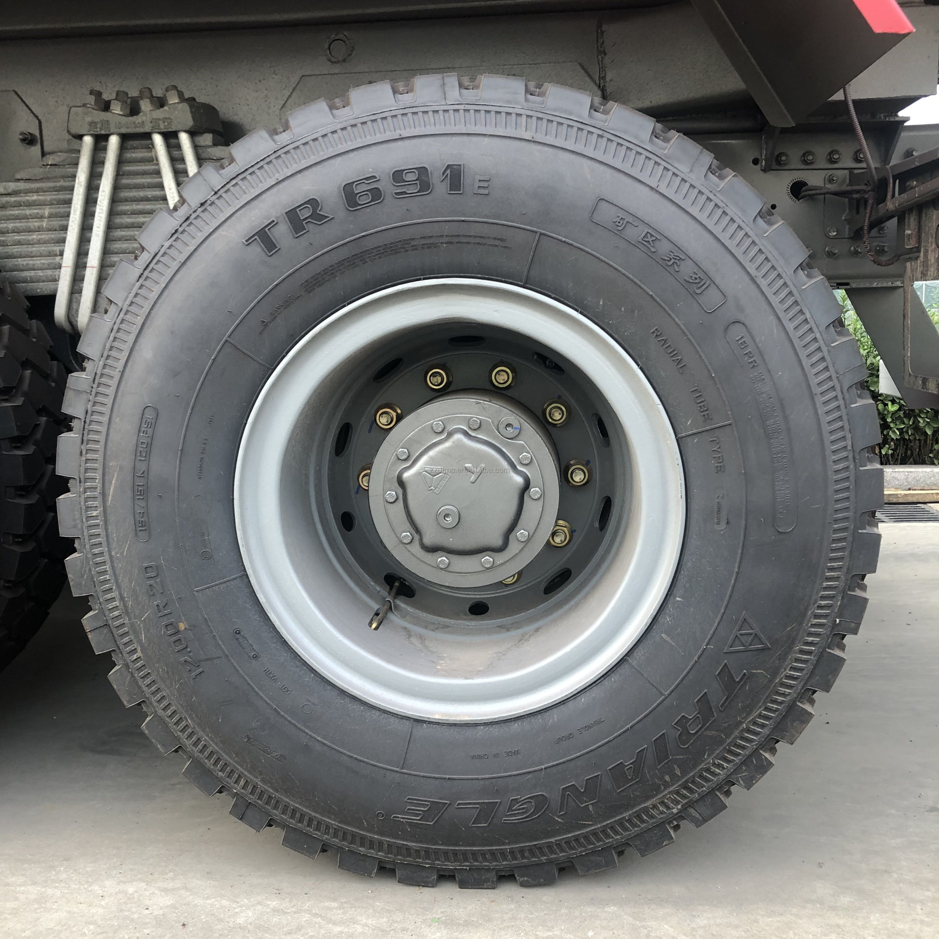 400 HP 8X4 Shacman F3000 Tipper Truck for and Durable Performance in Tough Environments