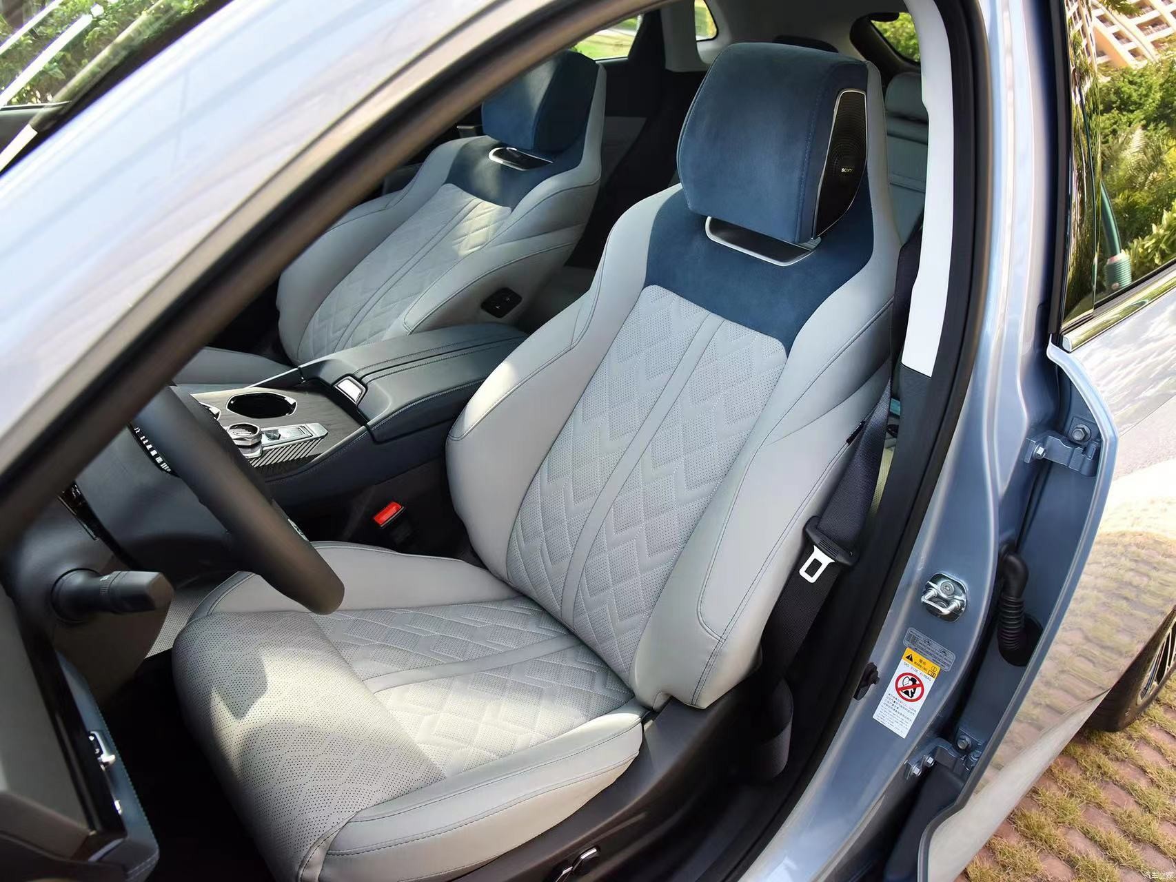 ChangAn Uni-K PHEV IDD 1.5T 166HP L4 TURBO Medium SUV 6 Gears