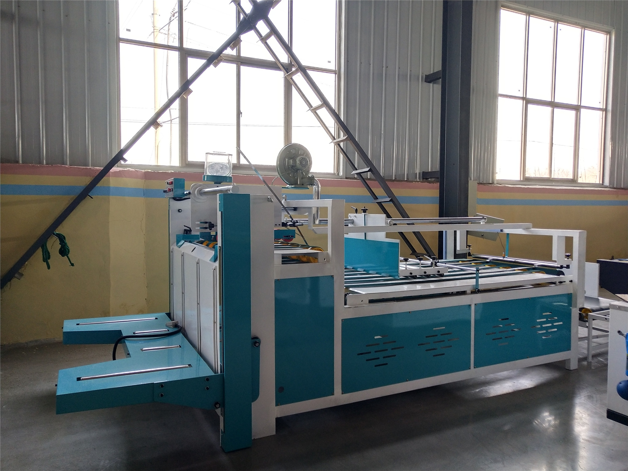 3 layer Semiauto Corrugated Carton Folder Gluer Machine For Box Gluing Folding