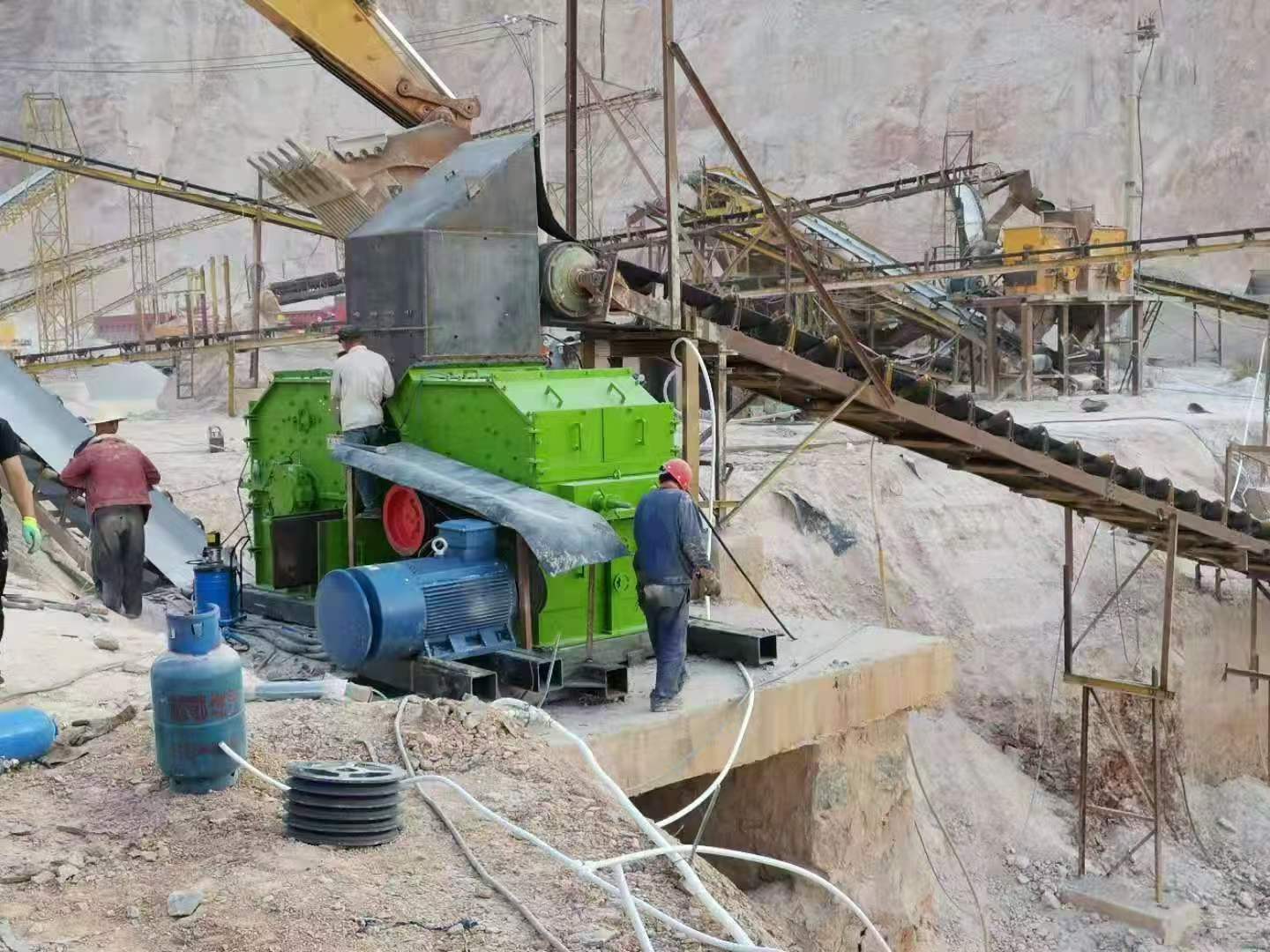 60 t/h 90kw Dolomite High Efficiency Adjustable Fine Crusher for Calcium Carbonate Plant