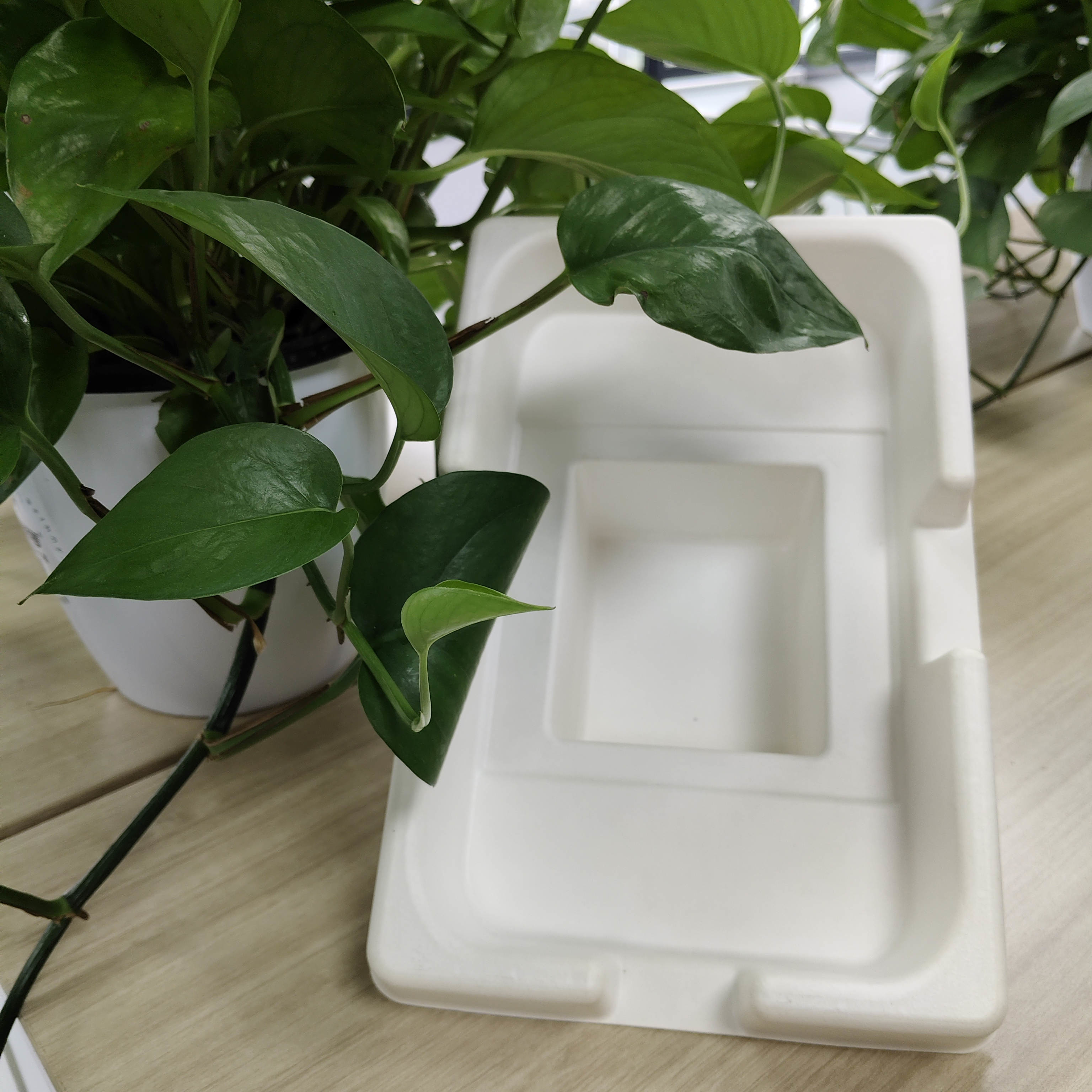 The high-end electronic product, the on-board computer's pulp-molded embedded packaging base, is shockproof and drop-proof, which is manufactured by