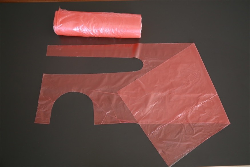 Disposable Aprons On a Roll Economy PE Aprons On a Roll Red