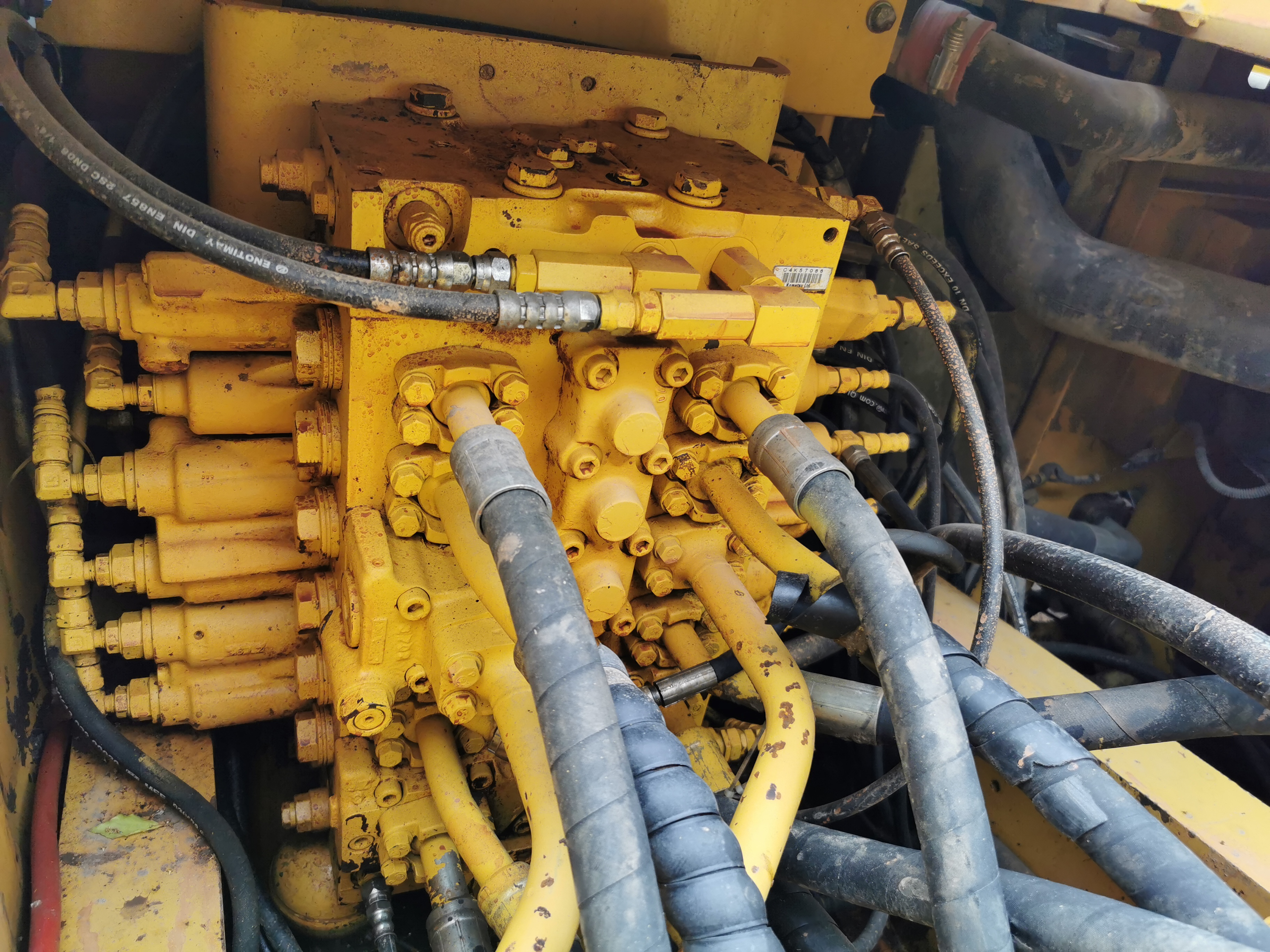 Original Komatsu PC200 Excavator Japan Used Crawler Excavator medium Komatsu PC210 PC220 PC200