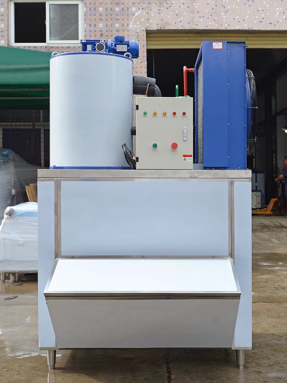 2500kg Daily Output Flake Ice Maker for Industrial Ice Production at a Commercial