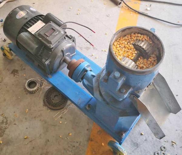 Diesel Electric Wood Pellet Machine Mill 3CR13 Alloy Metal Bagasse Tobacco
