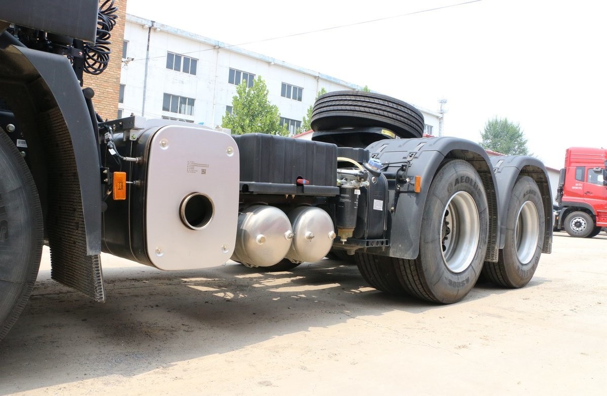 12m Dongfeng Heavy Duty Tractor Trailer Truck TIANLONG 450 HP 6X4 Tractor