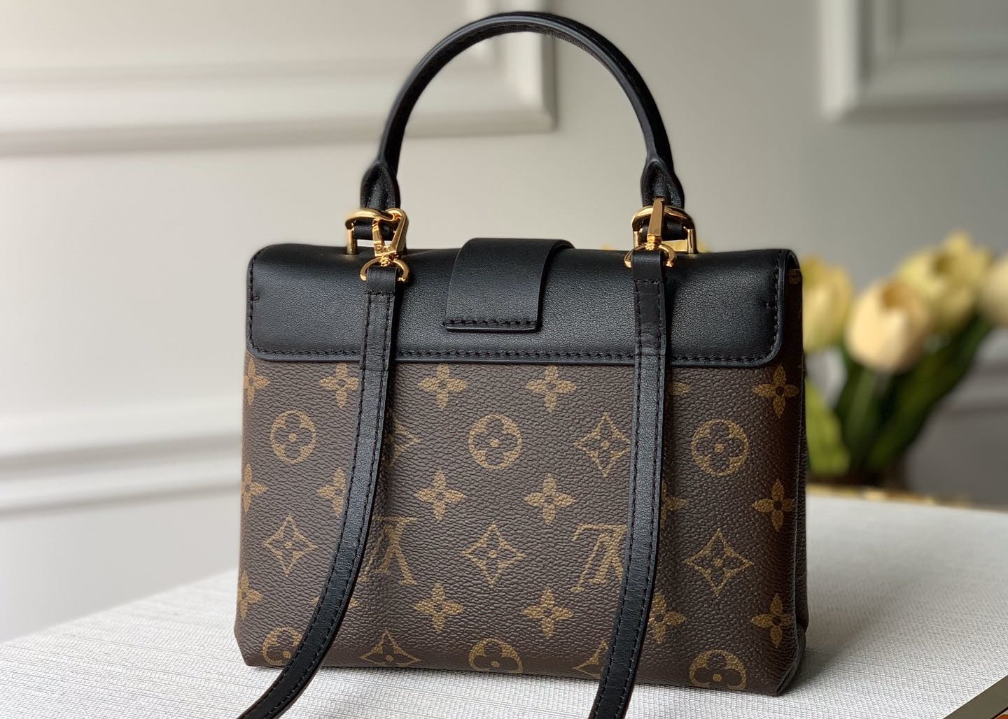 Women'S Black Handhold Luxury Bucket Bag With Lock Catch