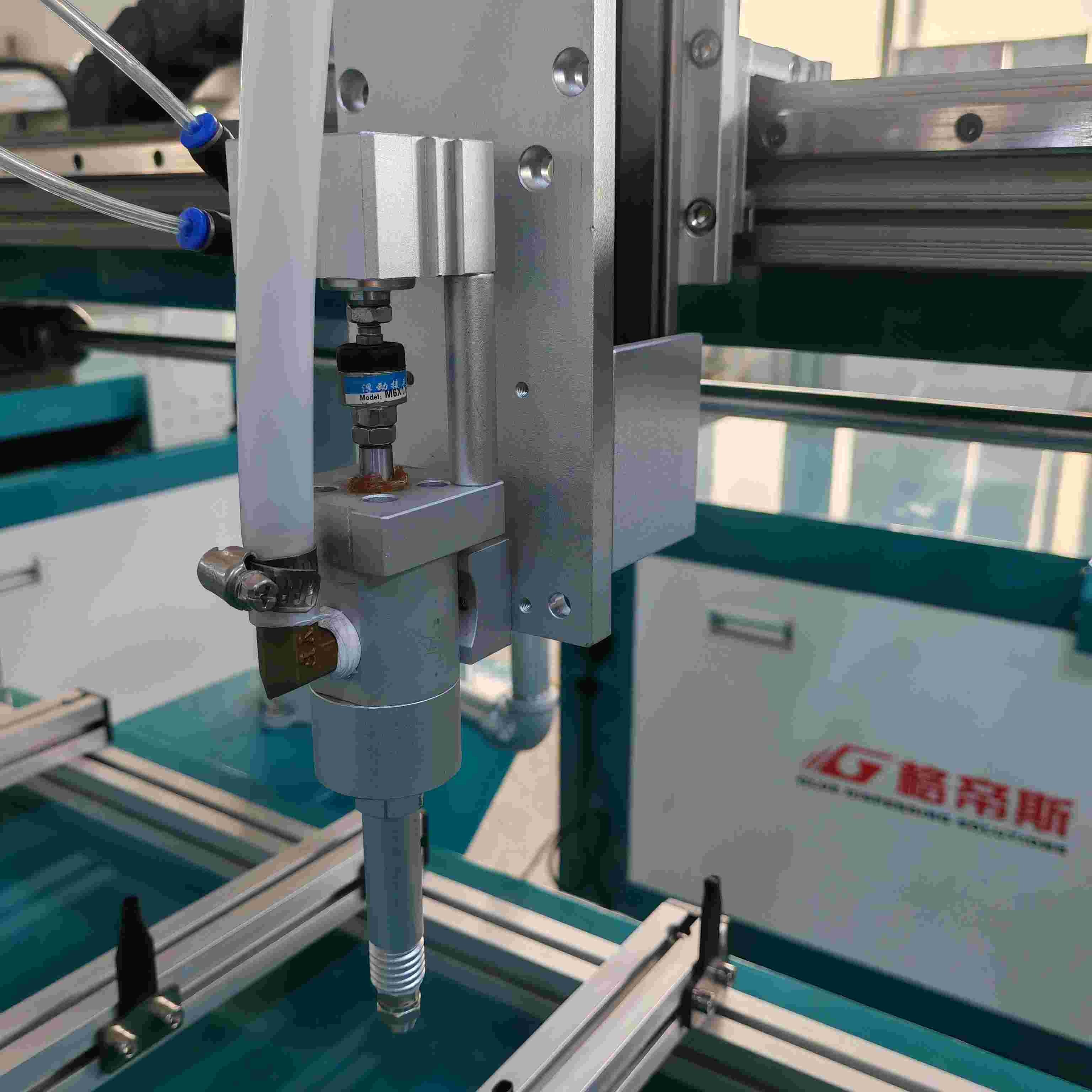 700*650*1200mm Glue Dispensing Equipment 3 Axis Automated Adhesive Dispenser 150W
