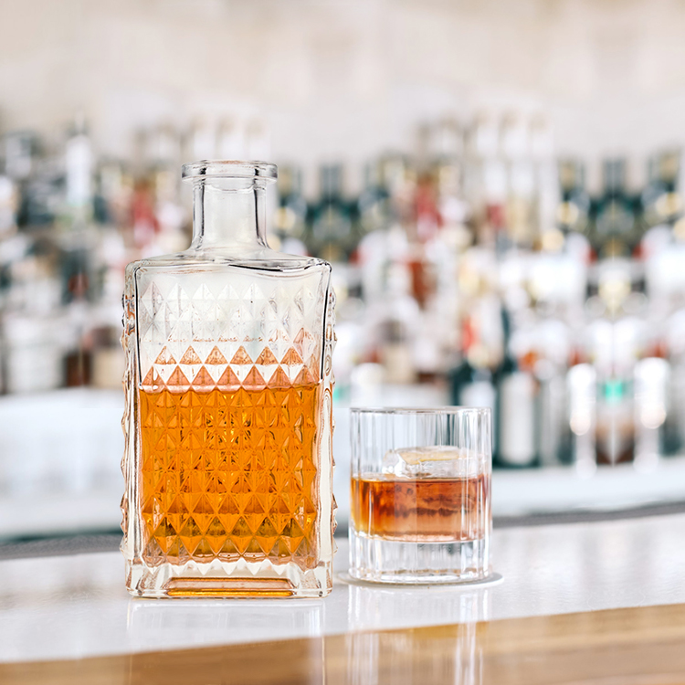 500ml Whisky Gift Set and Engraved Glass Set for Exclusive Drinking Experience