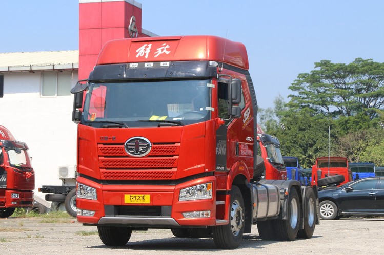 FAW J6P Jiefang Tractor Truck 6x4 Heavy Duty Tractor Unit Engine Used Trucks for Heavy Cargo Transportation