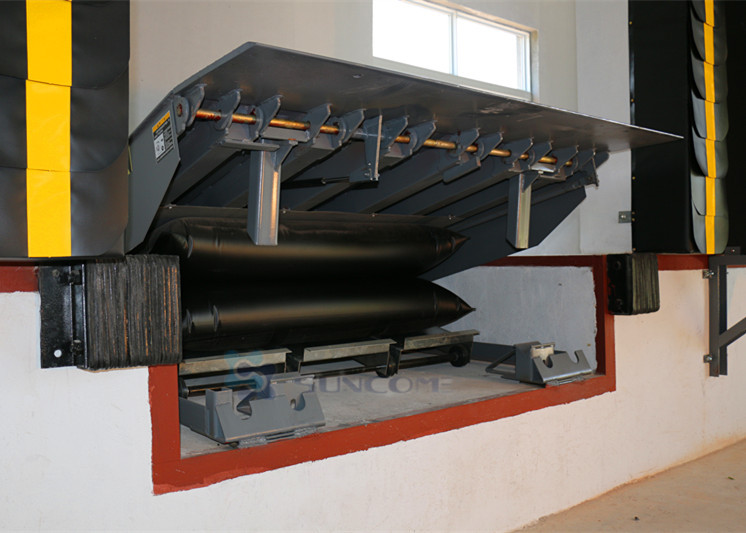 High Strength Airbag Dock Leveler , Durable Operation Warehouse Dock Leveler