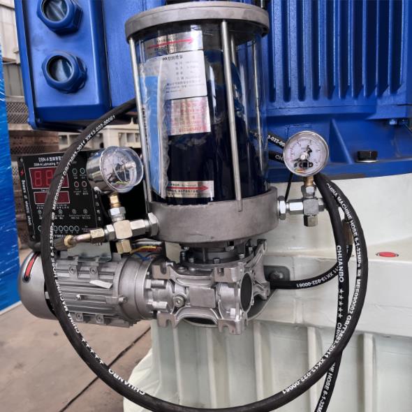 Grease pump of pellet machine