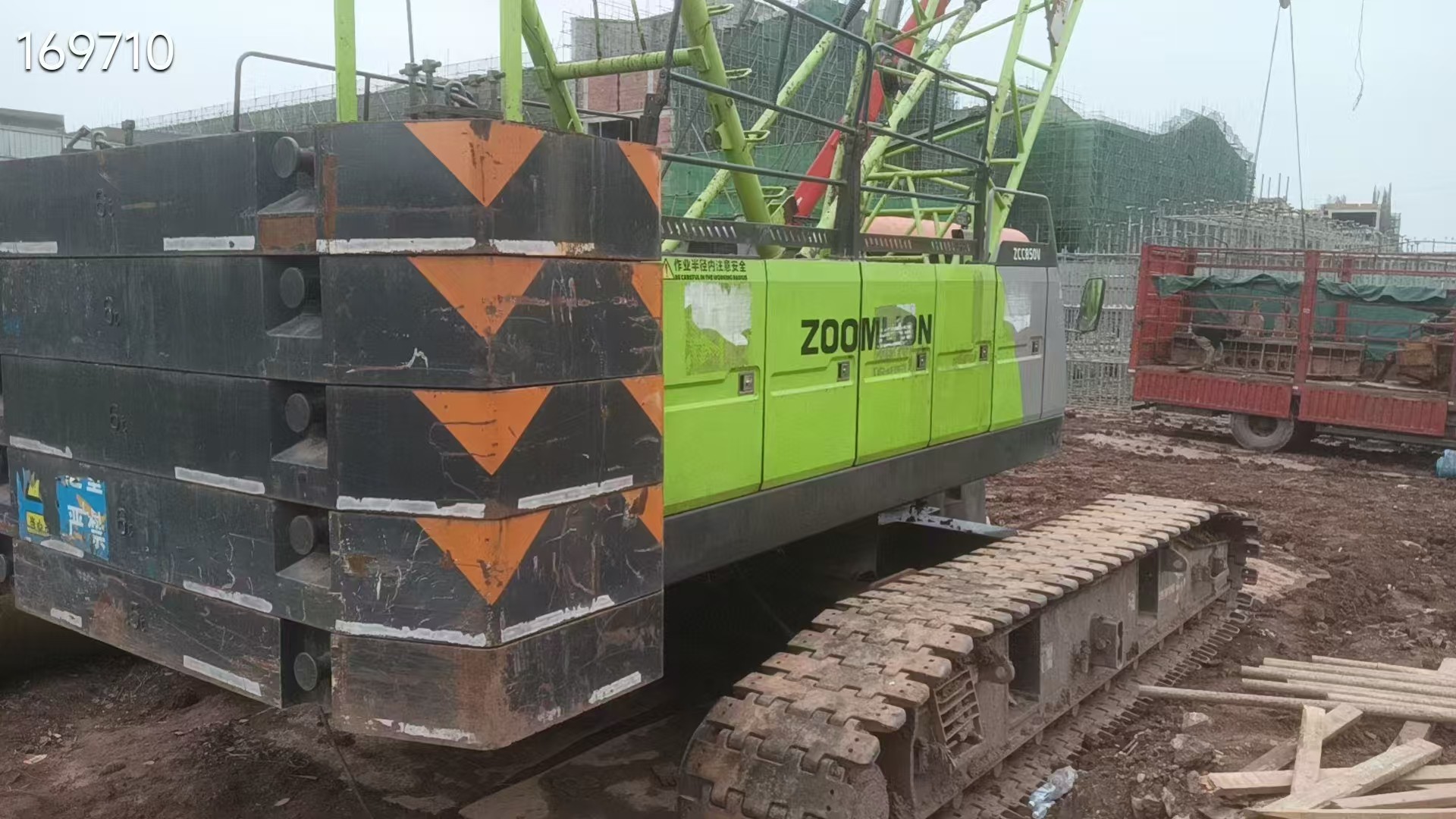 Energy Efficient 85Ton ZCC850V Lattice Boom Crane Safe Operation at Maximum Lifting Height 43m