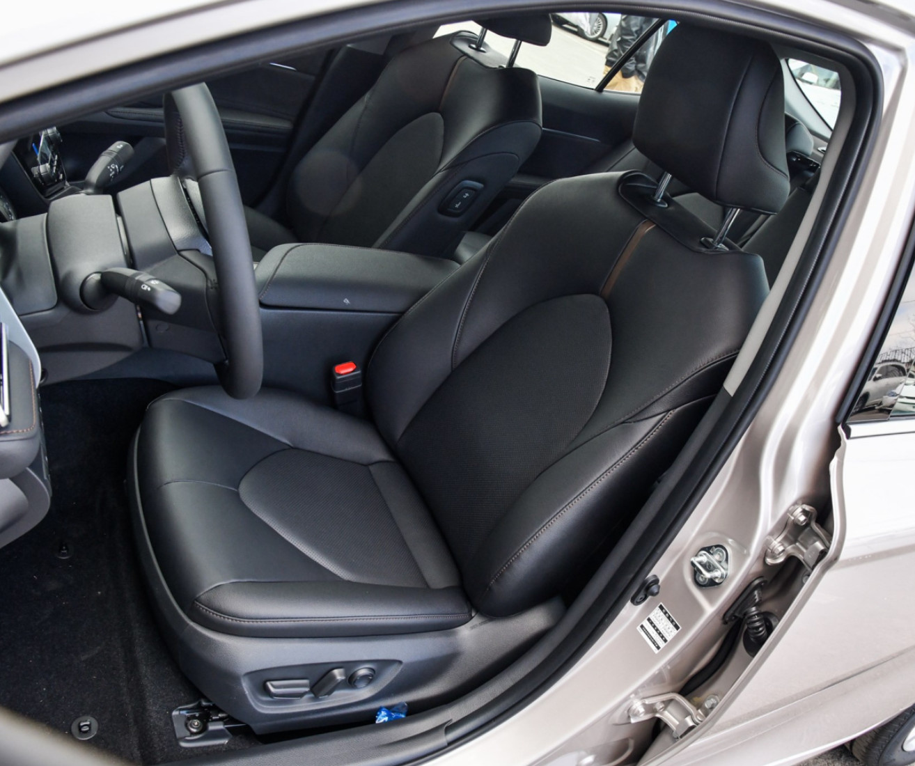 Camry Model 2019 2.0G Deluxe National Ⅴ Medium Car Gasoline 2.0L 178HP L4
