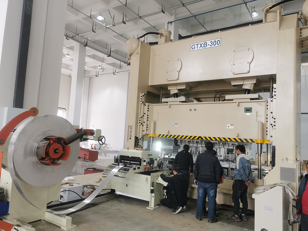 Automatic Hydraulic Expansion High Speed Uncoiler Straightener Feeder Machine