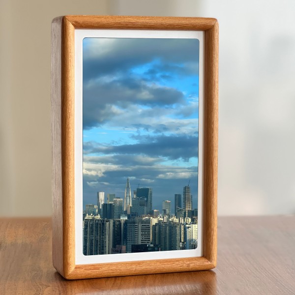 7 Inch 1024x600 WiFi Narrow Frame Wooden Digital Photo Frame With Touch Screen Type C Smart Photo Album