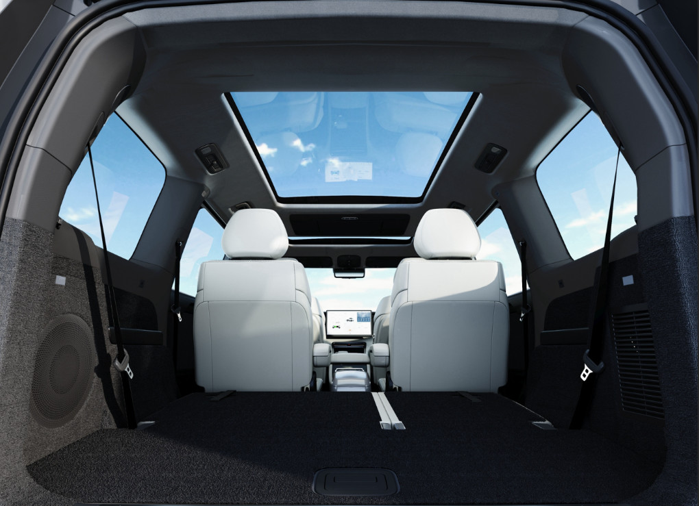 Plug In Extended Range Hybrid Vehicle Automobile Large SUV Four Wheel Drive