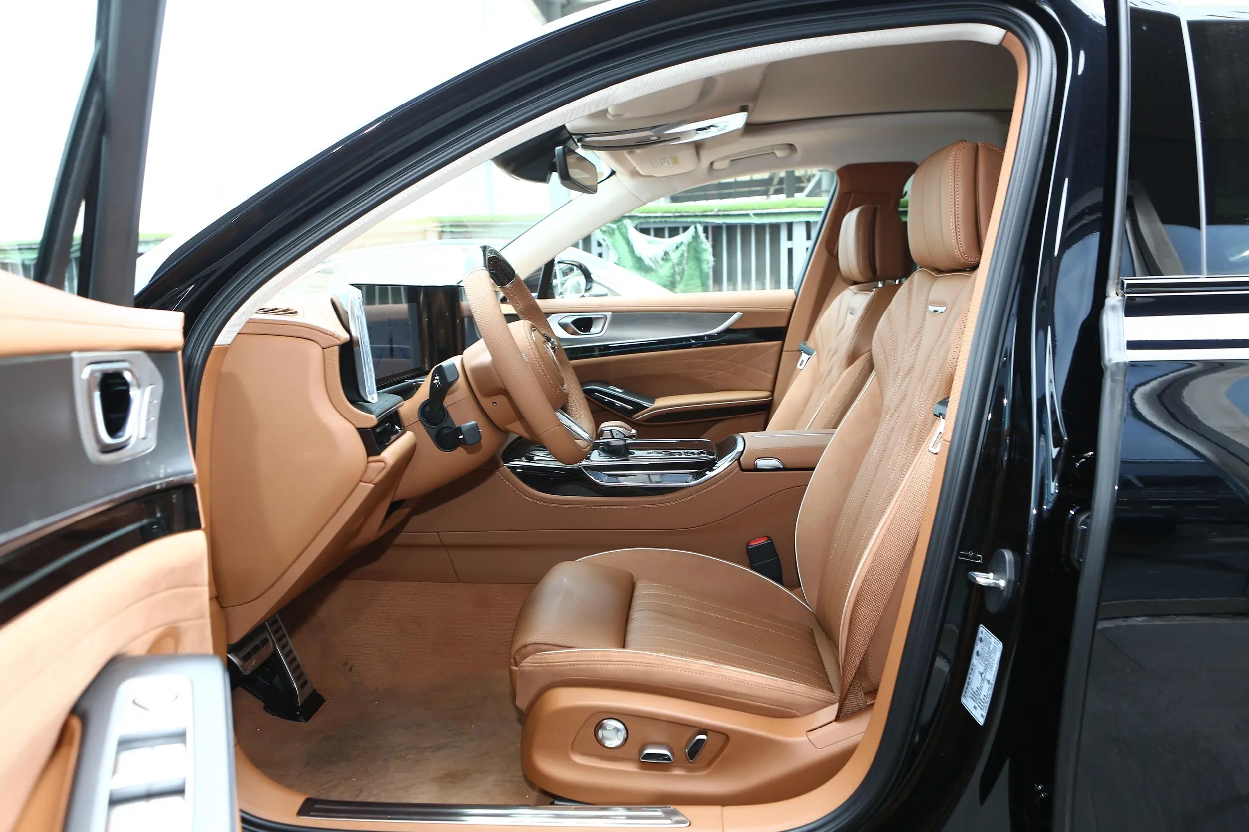 Maximum Speed 230 km/h Hongqi H9 2024 4-doors 5-seats Seven-speed Wet Dual Clutch Cars with Manual Copilot Seat Adjustment
