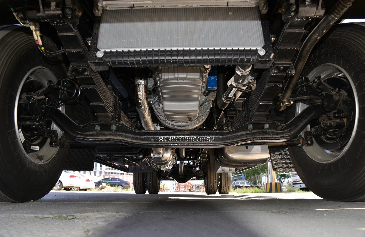 Middle Goods Foton Cargo Truck Single And Half Cab 6.8 Meters Diesel Engine