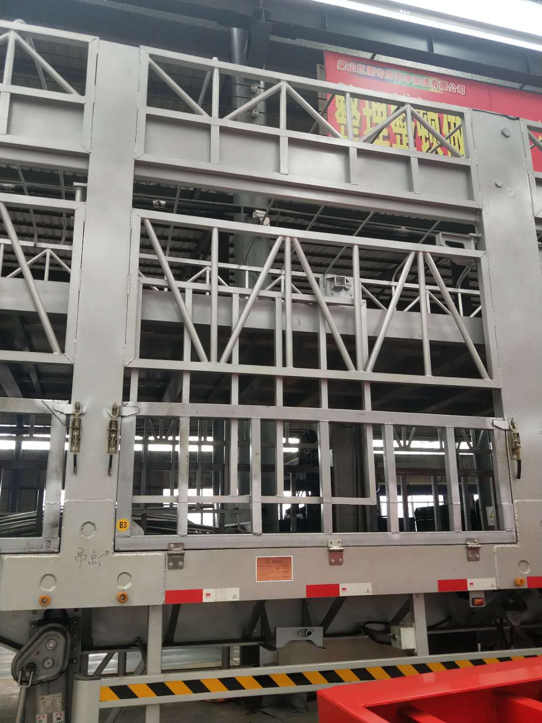 Tri Axles Stake 4 Floors Stockade Livestock Transporting Pigs Semi Trailer and Standard
