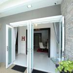 Double Glazing Tempered Glass Door Aluminium Frame , Restaurant Swing Doors