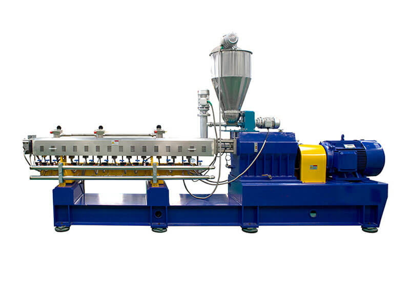 Outdoor Garden WPC Decking Profile Extrusion Line 1240MM Waterproof