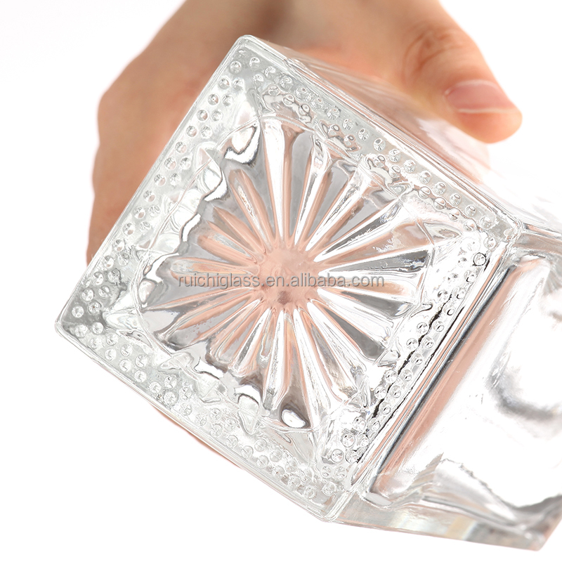 Hot Stamping Surface Handling Customize 700ml Square Shape Clear Vodka Glass Bottle