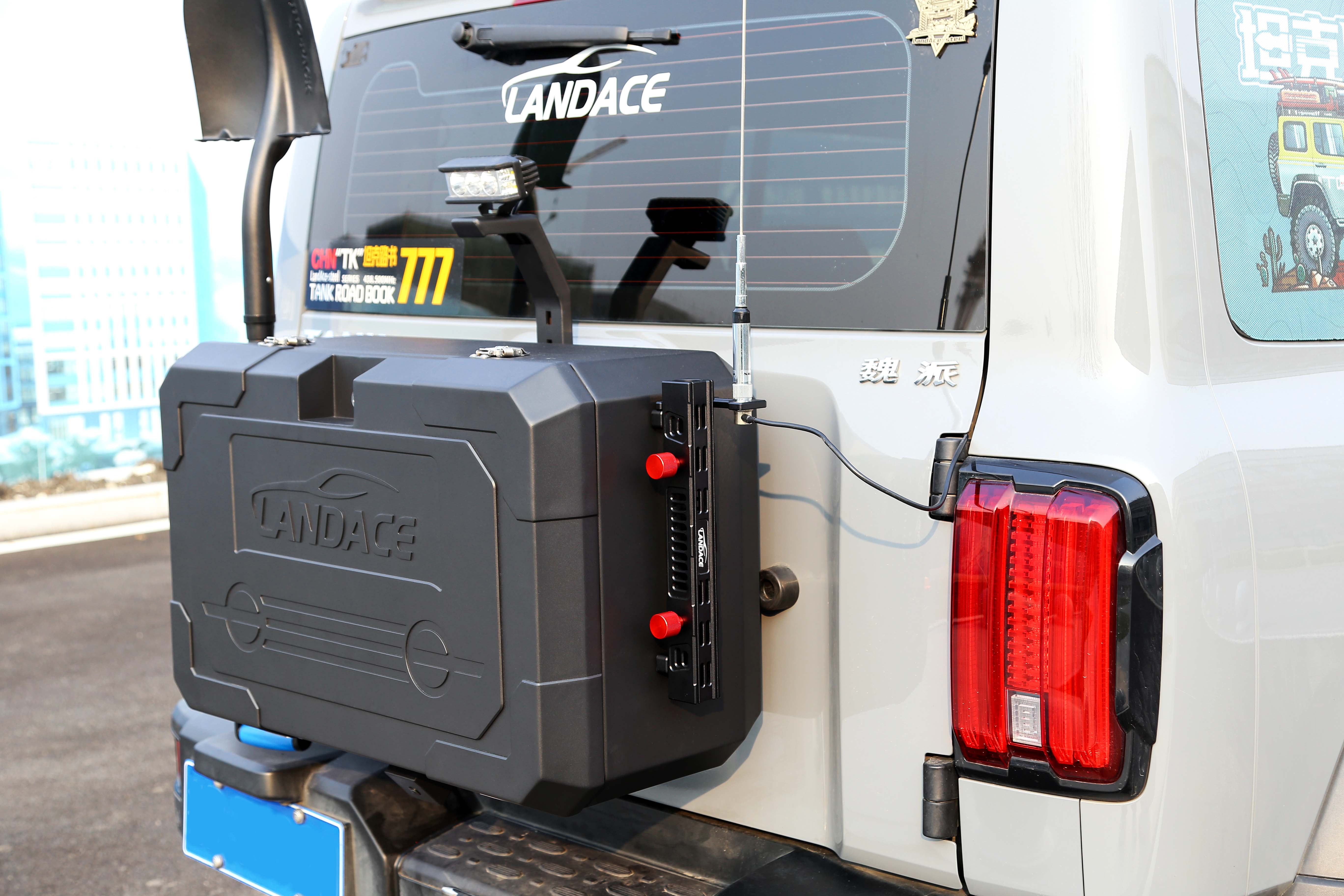 2020- Customized Qingdao LandaceJeep Tailgate Outside Storage Box For Tank 300 BJ40