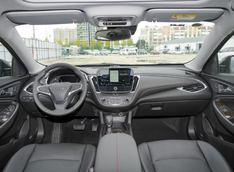 Gasoline Chevrolet Malibu Sedan Car 5 Seat Two Wheel Drive 4×2