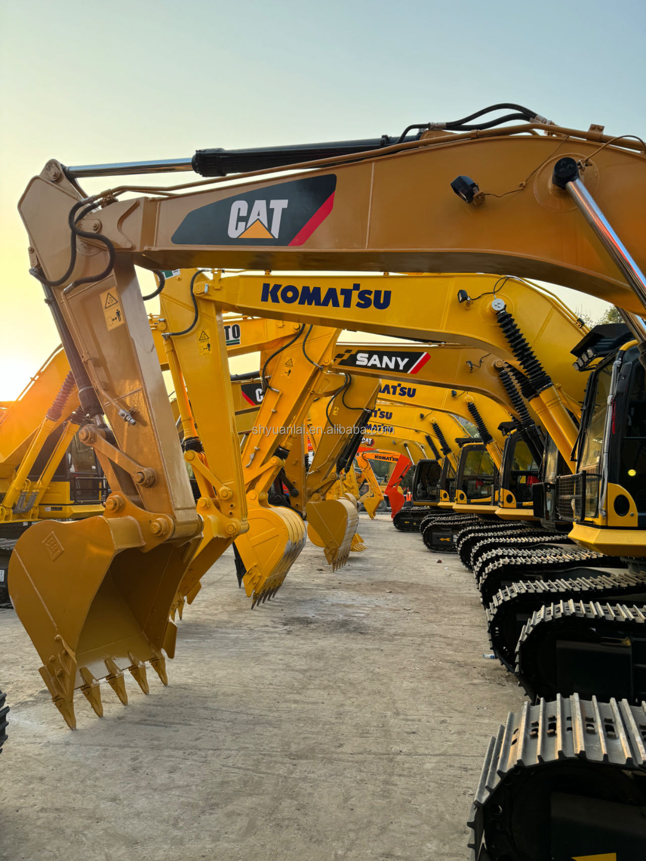 CAT320D2 Original Hydraulic Cylinder Excavator With High Work Efficiency And 103KW