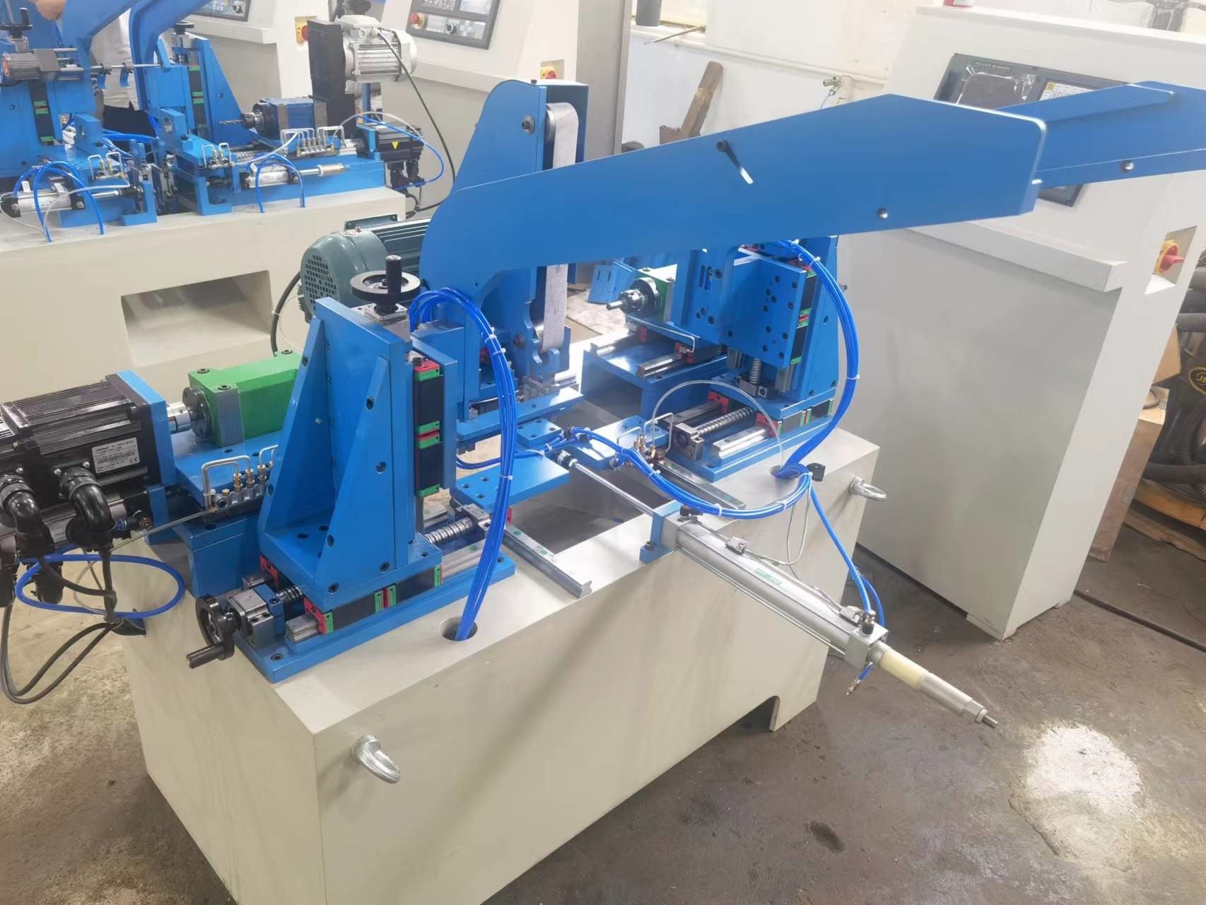 Wooden handle making machine automatic feeding CNC wood turning lathe for pan handle hammer handle paint handle