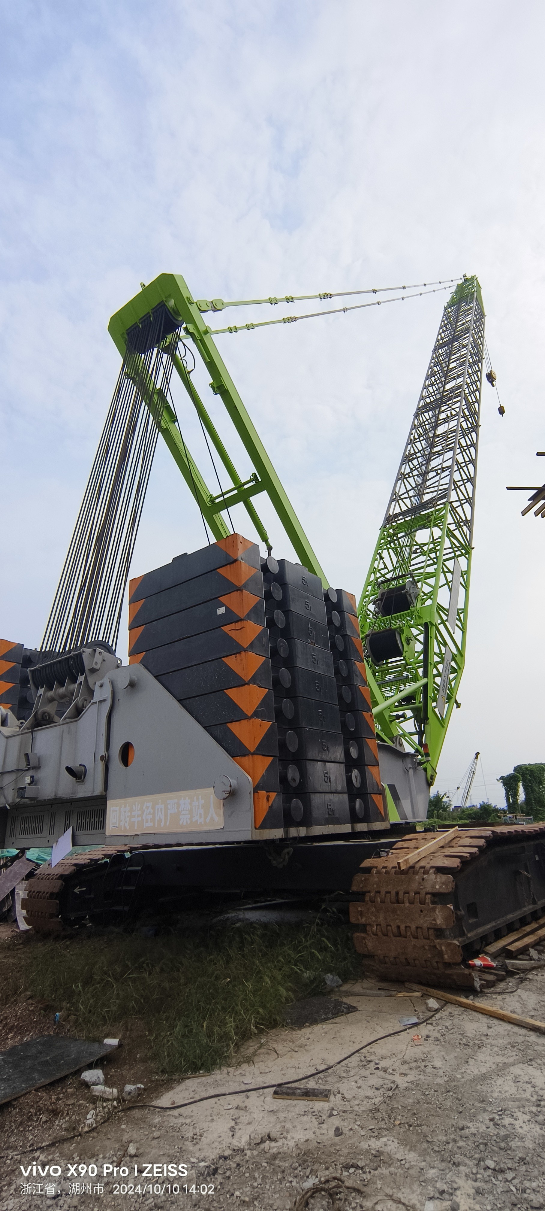 ZCC3000 300 Ton Mobile Hydraulic Crawler Crane Heavy Lifting Equipment with Maximum Lifting Weight 132t
