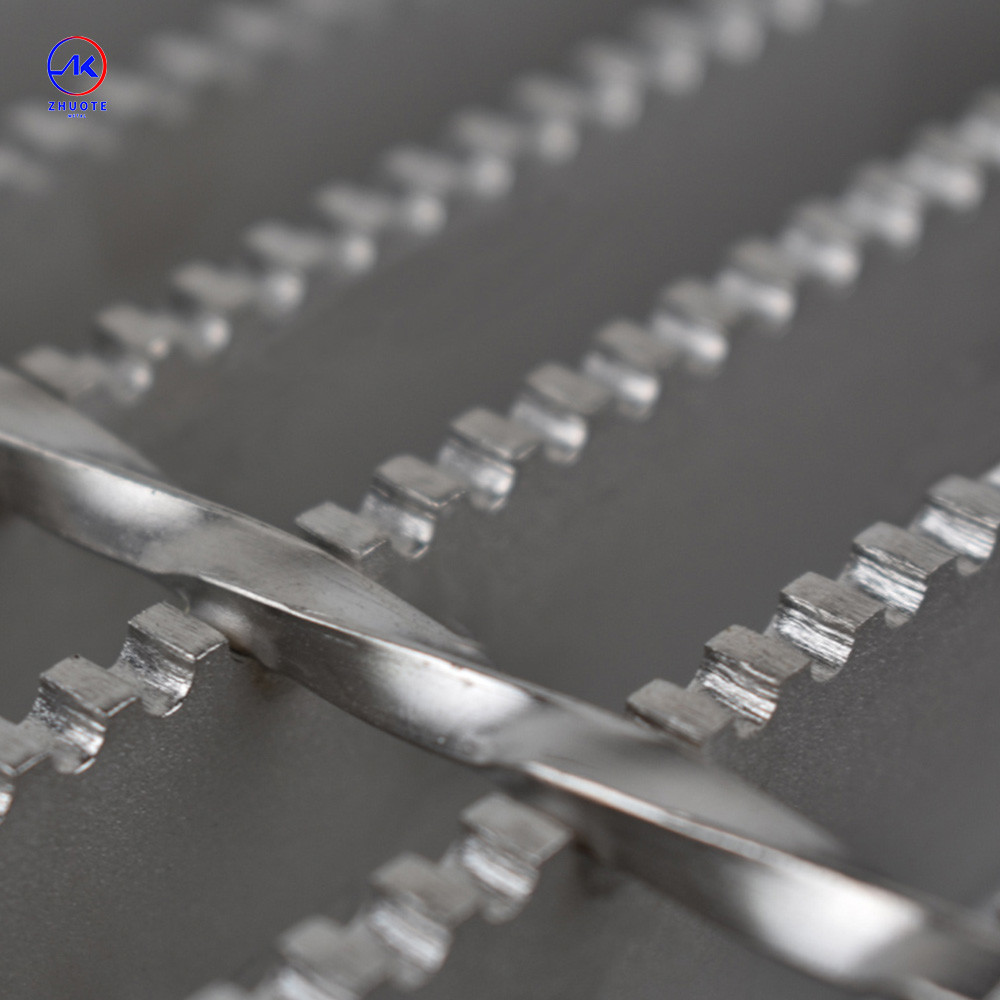 Galvanized Plain Bearing Bar Type Industrial Steel Grating For High Temperature Environments Strong Tolerance Press Welding Process
