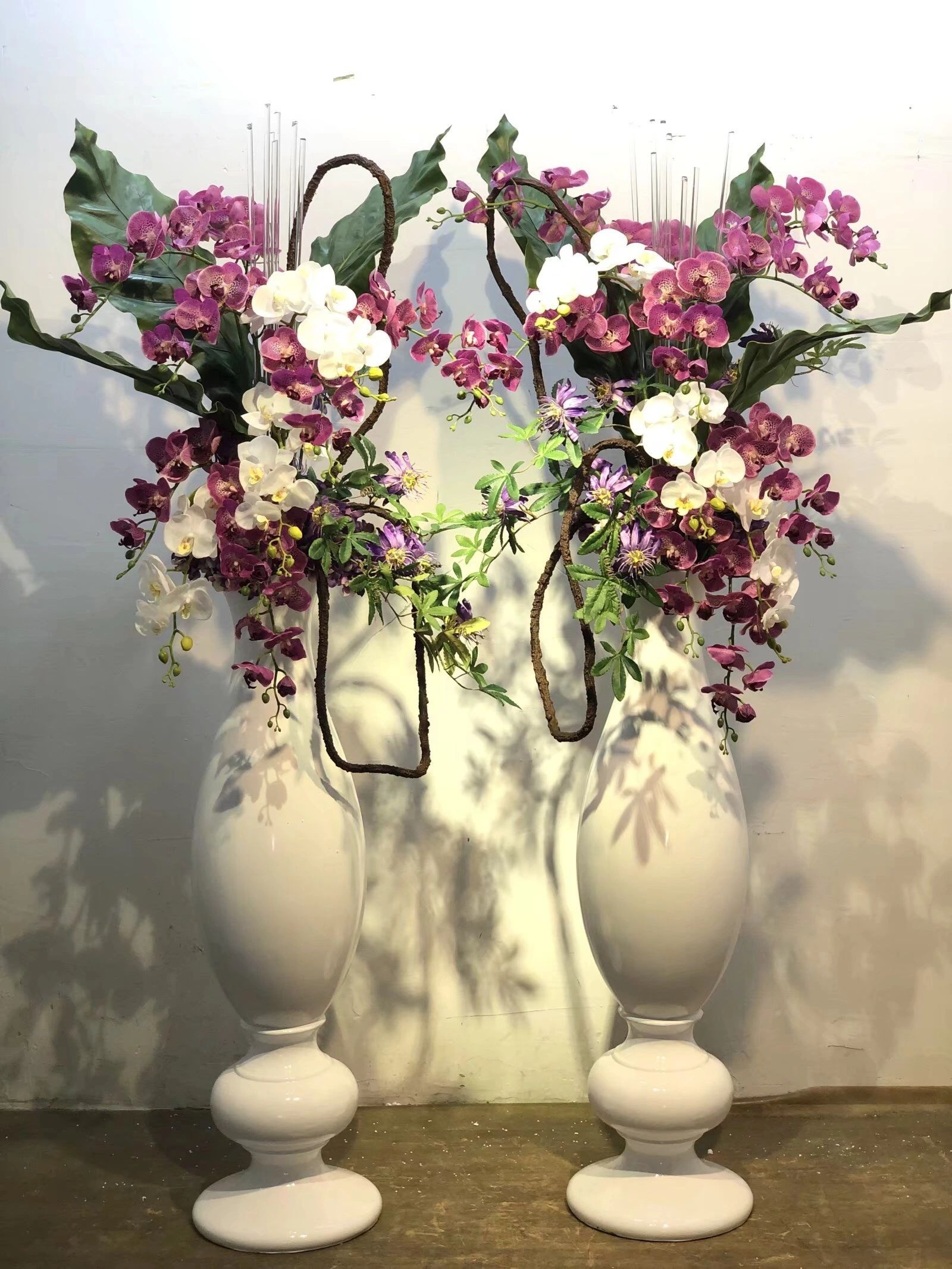 Upscale Hotel Lobby Floor Vase White Fiberglass Highly Decorative