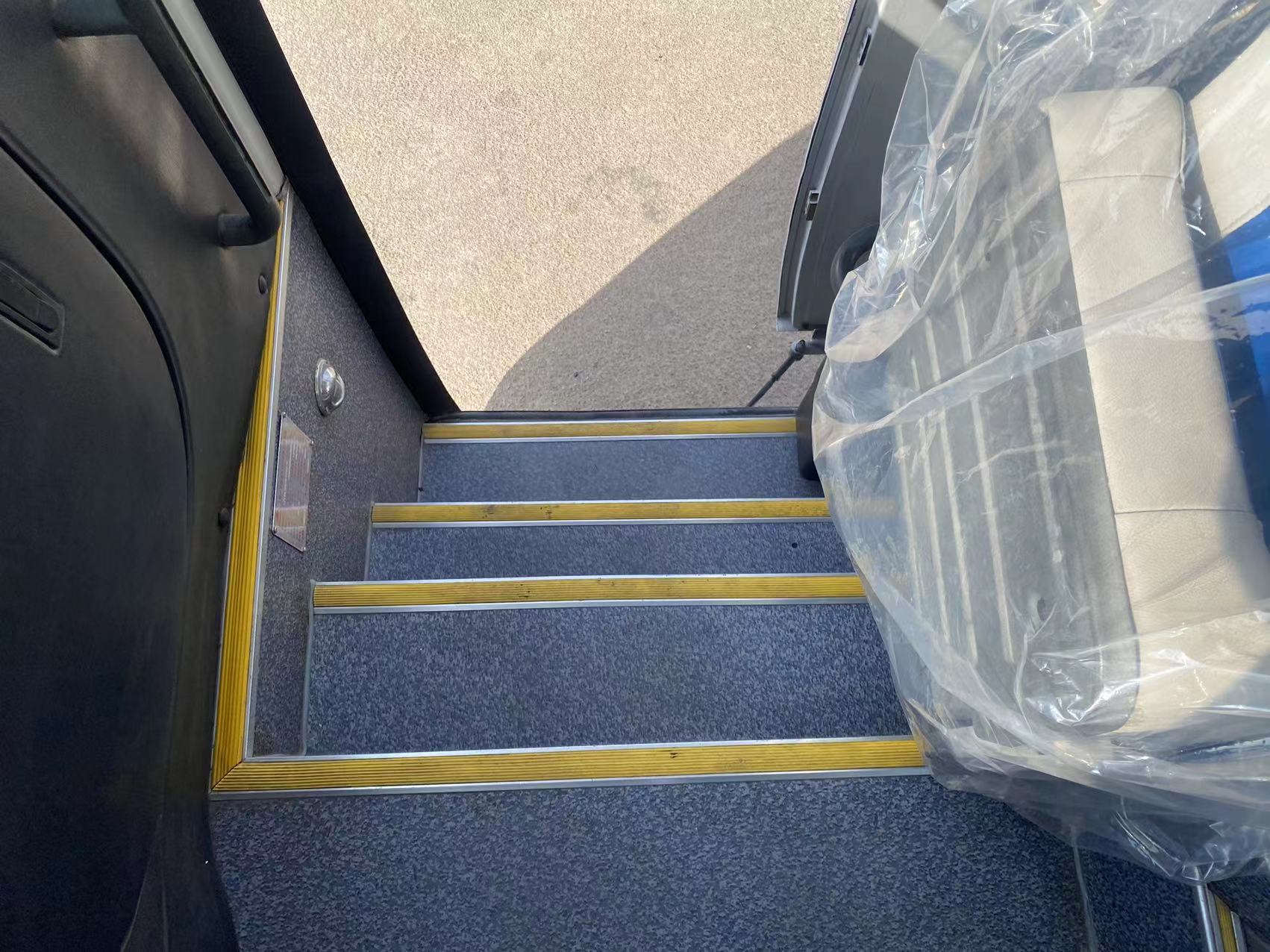 Manual Transmission Type Used Youtong Bus with Left Hand Drive and Power Steering