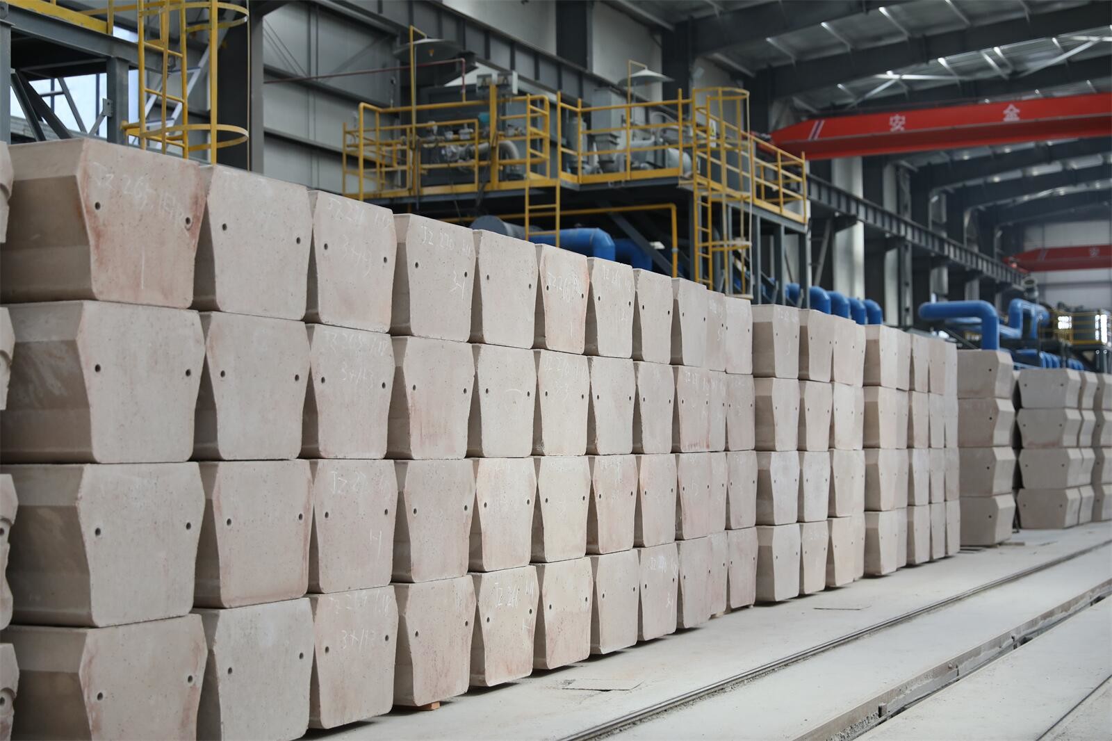 Creep Resistance Pouring Zirconia Mullite Refractory Blocks For Glass Furnace