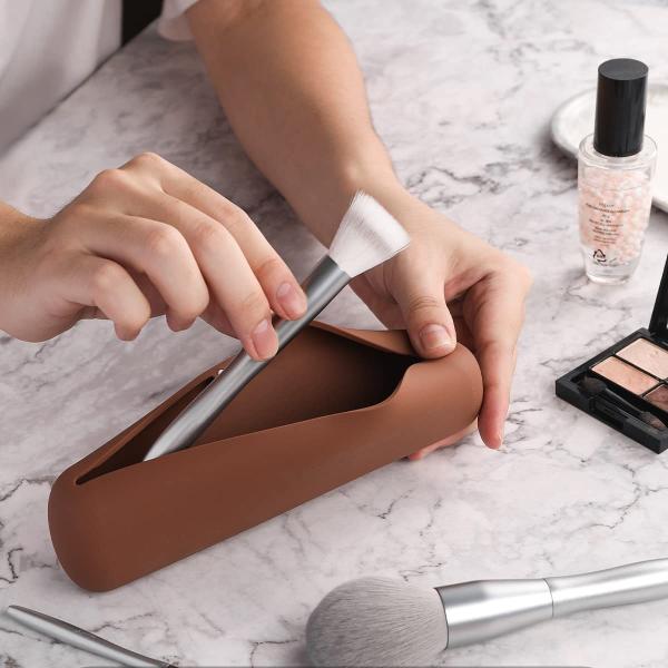Modern Design 100% Food Grade Silicone Cosmetic Brush Storage Box with Magnet Closure