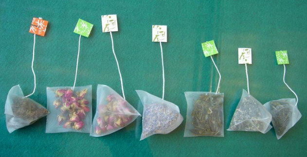 Red Tea Bag Making Machine Three Dimensional Tea Bag With Firm Sealing