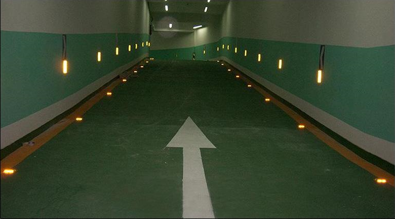 Highway Road Safety V Type Reflective Yellow Light Marking for Visibility