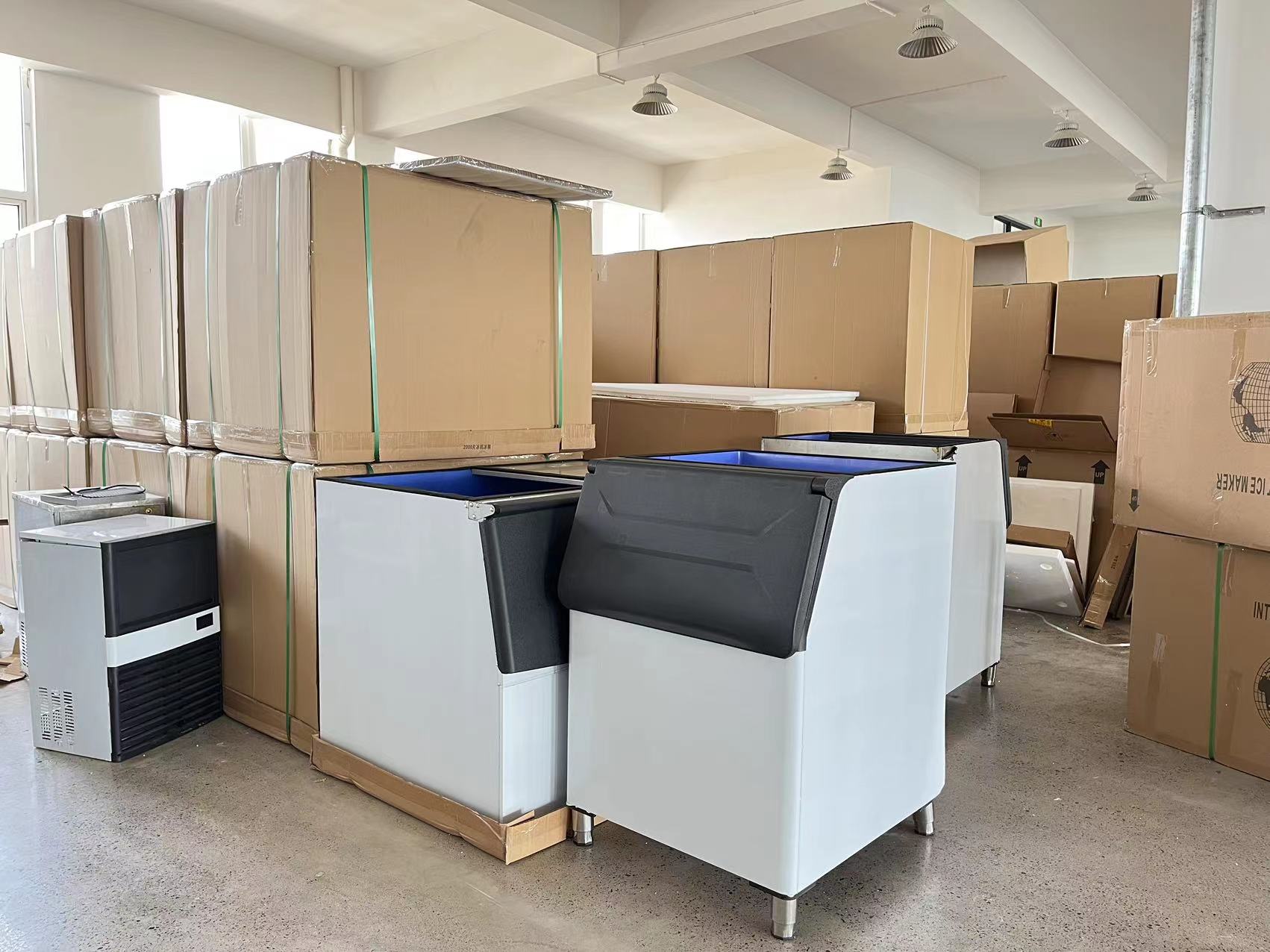 200kg Automatic Large Cube Block Ice Machine for Tea Shop KTV Bar Intelligent Design