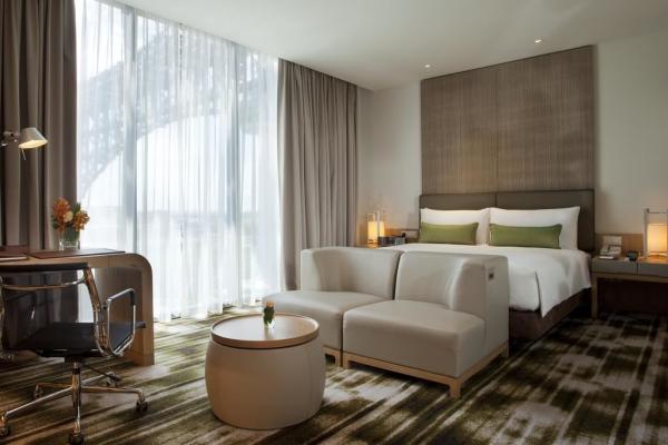 Fashion design of Apartment Hotel Room Natural Oak wood Bed and Lounge Bench