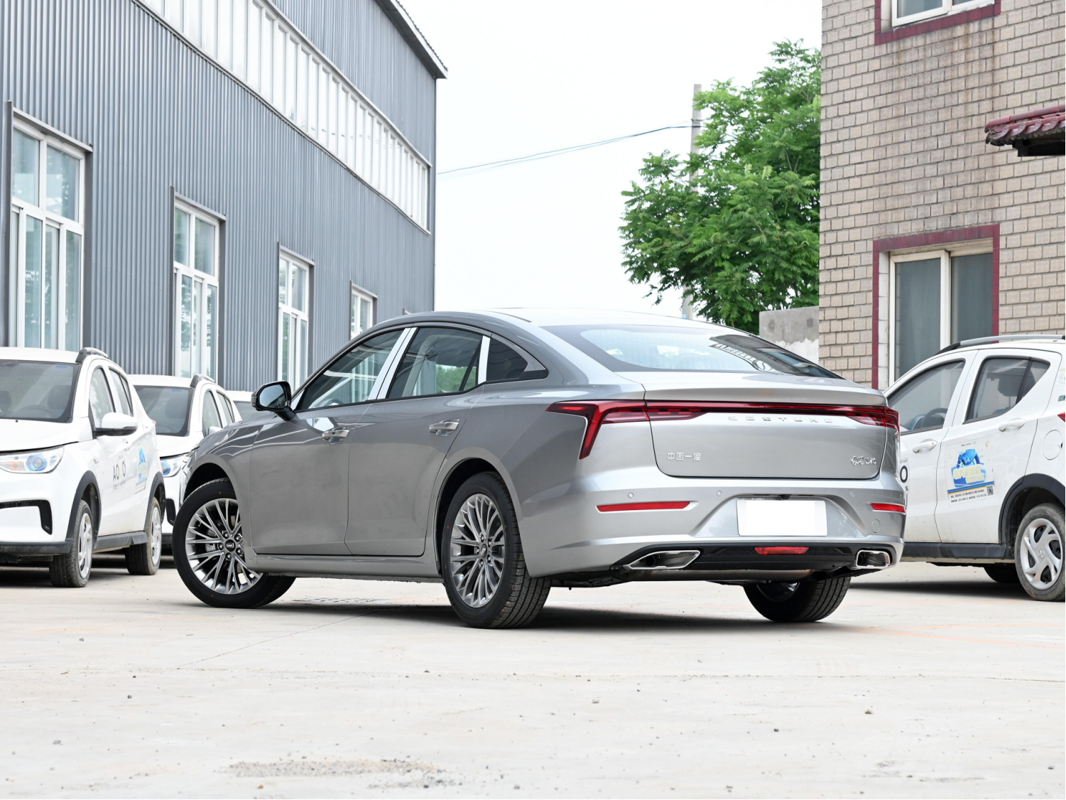 Bestune B70 1.5T Automatic Gasoline Vehicle Speed Performance with 2650mm Wheelbase and 169 Horsepower in 2024