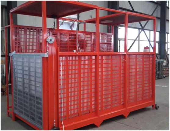 Hot Galvanized Mast 21m/Min 2000kg Rack And Pinion Construction Hoist For Material
