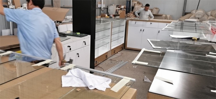 20mm MDF Mobile Phone Display Showcase 3pcs Storages Tempered Glass Top